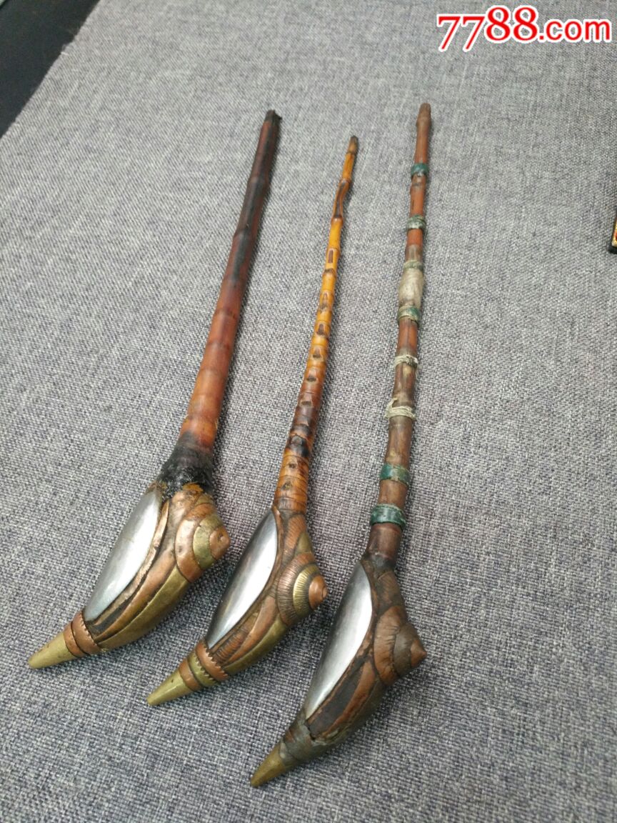 民国时期三只竹烟斗.长23.5厘米,宽4.5厘米.品如图.