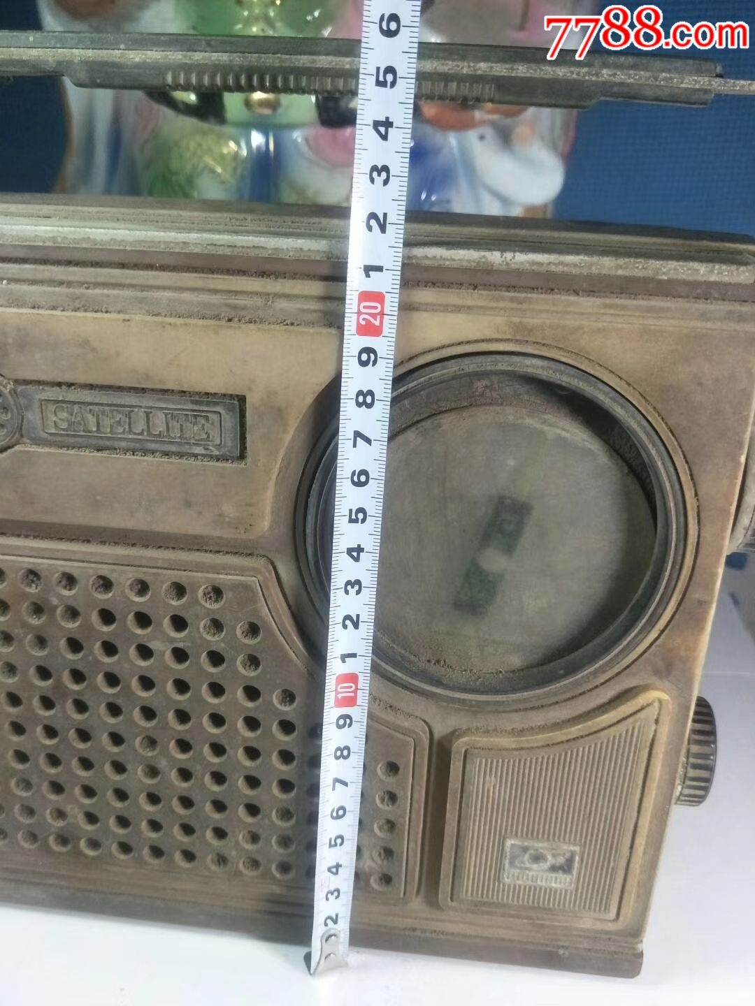 民国时期一个不能用的手提戏匣子,()品相如图,保老保真,时代特色明显