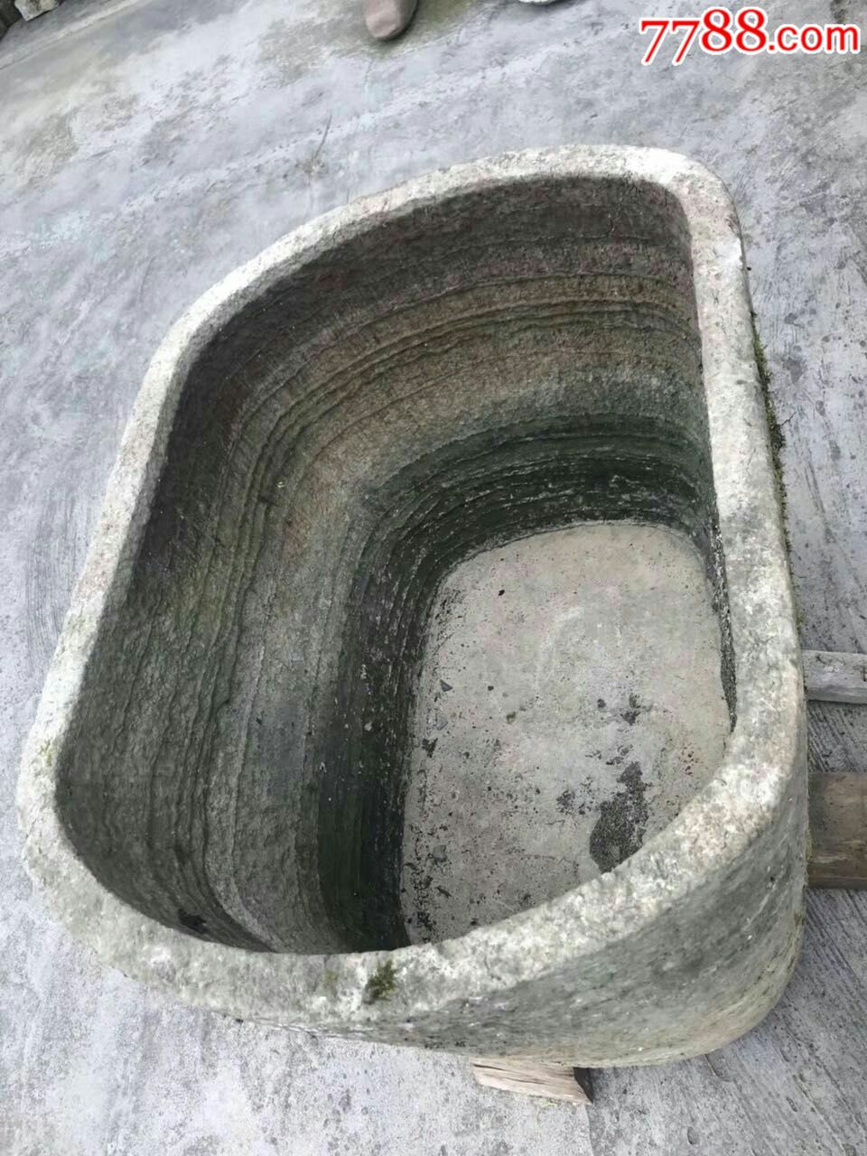 椭圆形老青石石缸做工少见尺寸如图