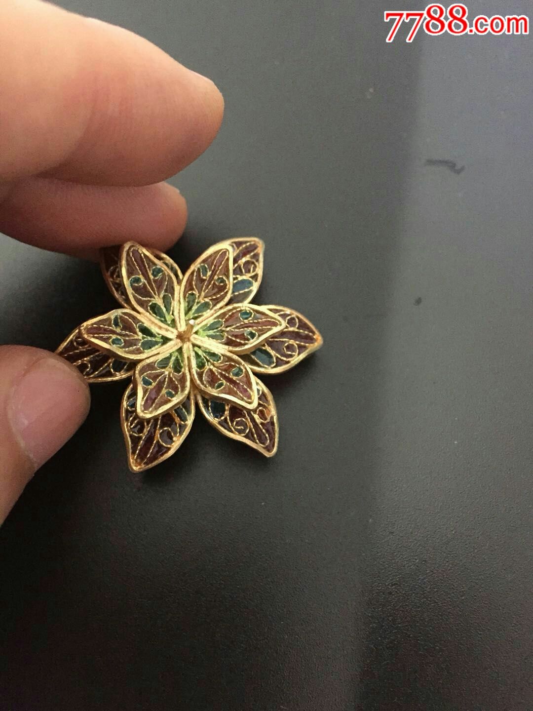 银质脱胎掐丝珐琅花形胸针