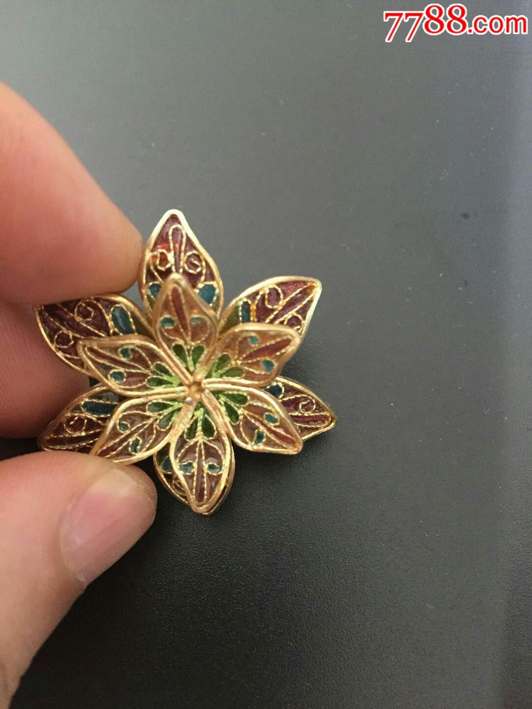 银质脱胎掐丝珐琅花形胸针