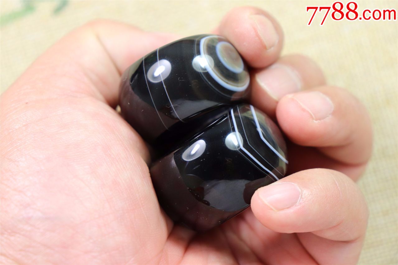 两只自然眼玛瑙扳指