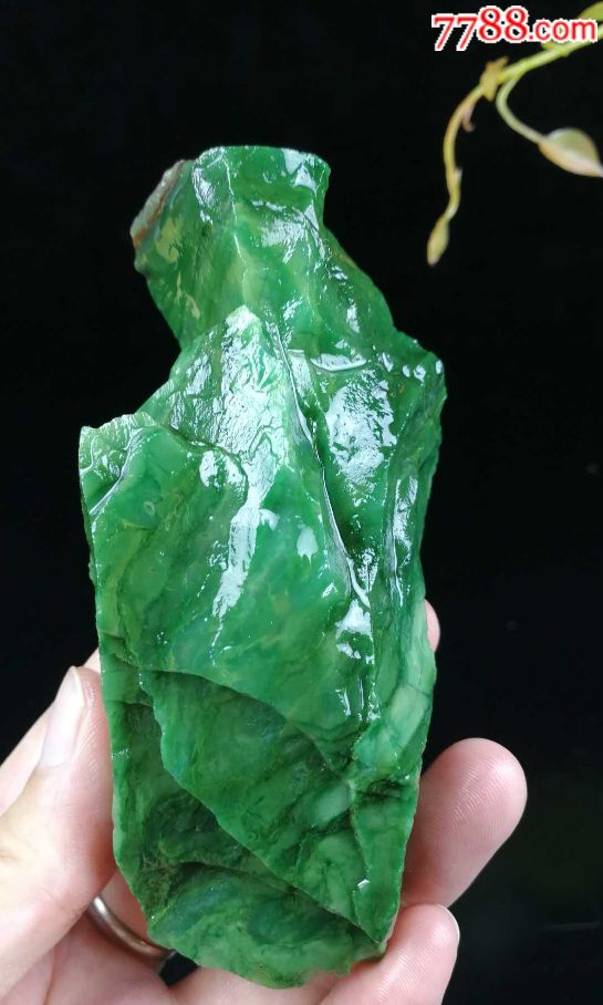 0次进行点评点评:0浏览量:备注:南非绿碧玉原石原重200克