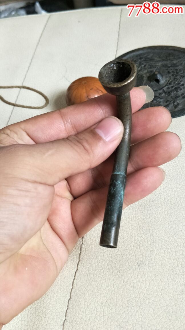 民国很长的烟袋锅