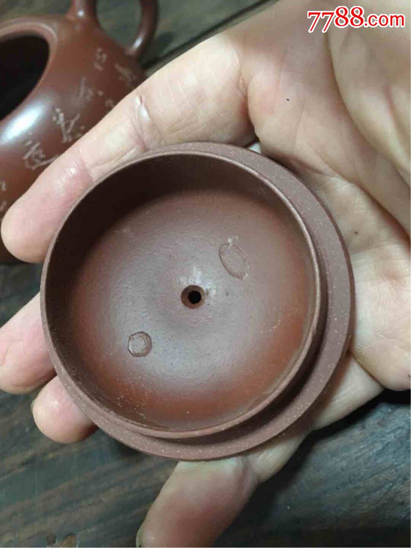 宜兴紫砂工艺师(何国祥制)全手工制作的230cc半月壶