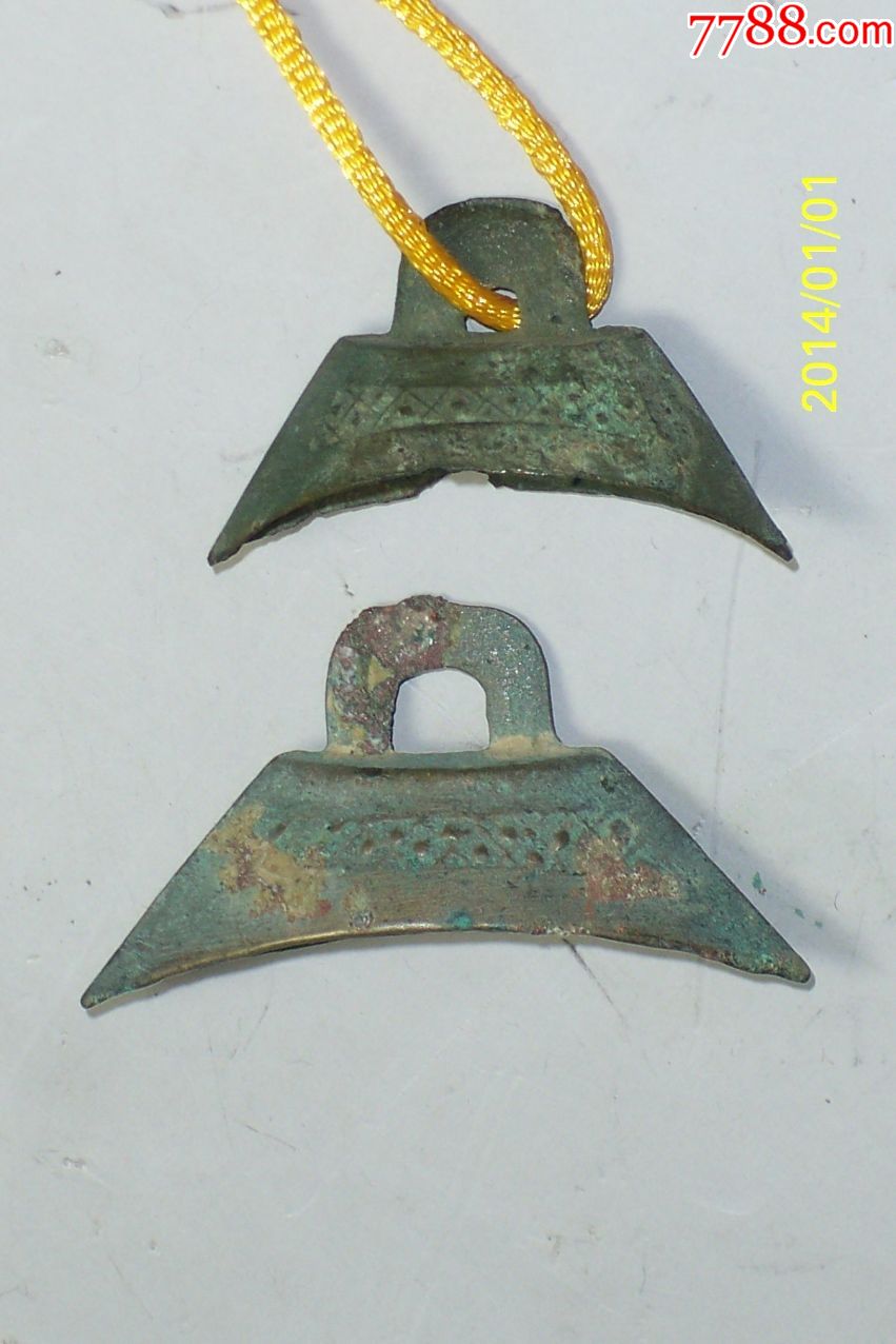 青铜三角铃一对