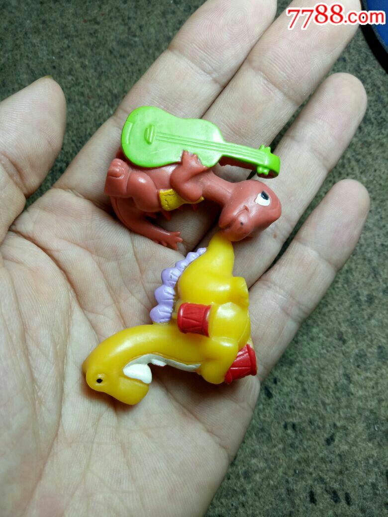 彩笛卷*动漫塑胶小玩具2个