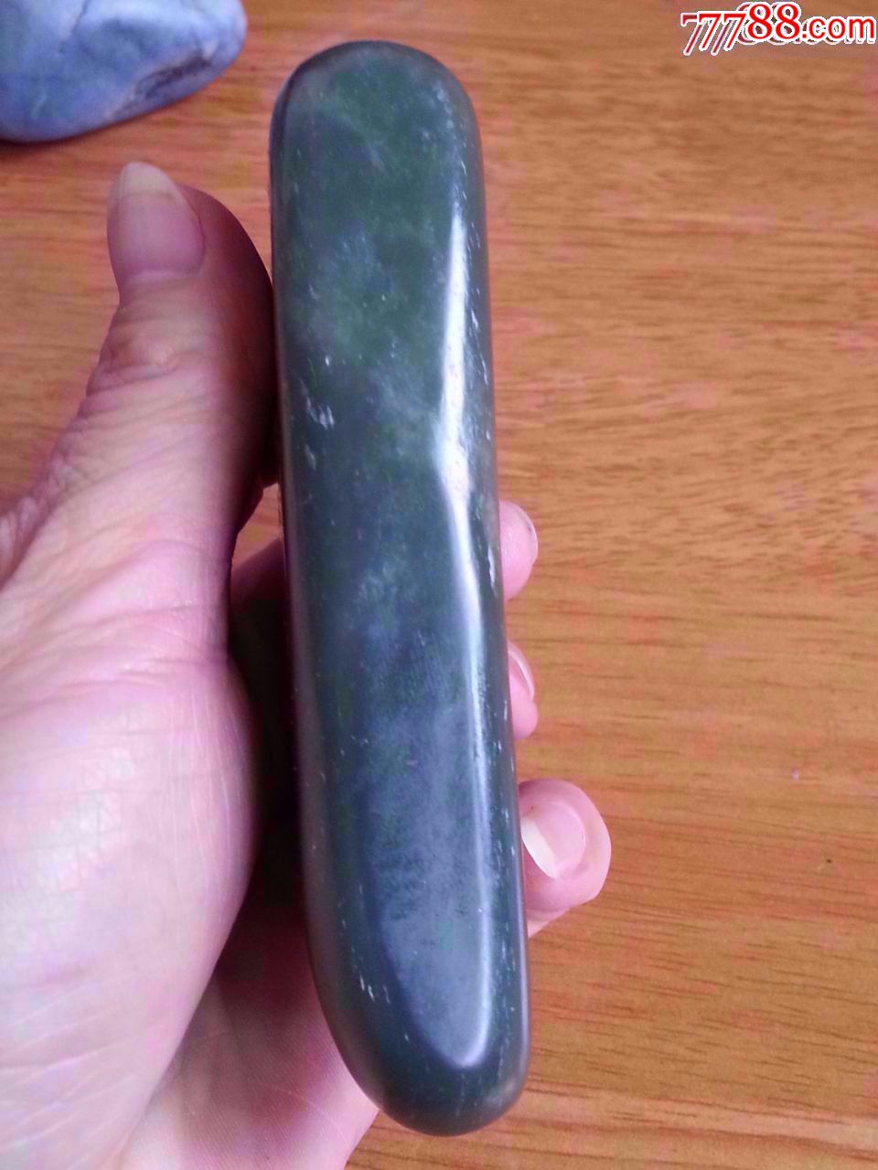 【正宗和田青玉籽料一个强光照射.透闪很深】【.肉质细腻.质量保证.