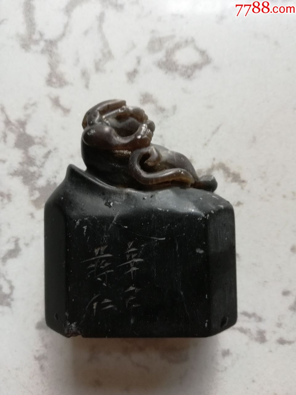 巴林牛角冻巧雕大印章