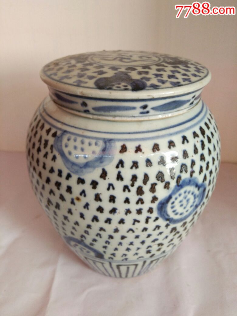 明代青花小罐,盖带(福)字