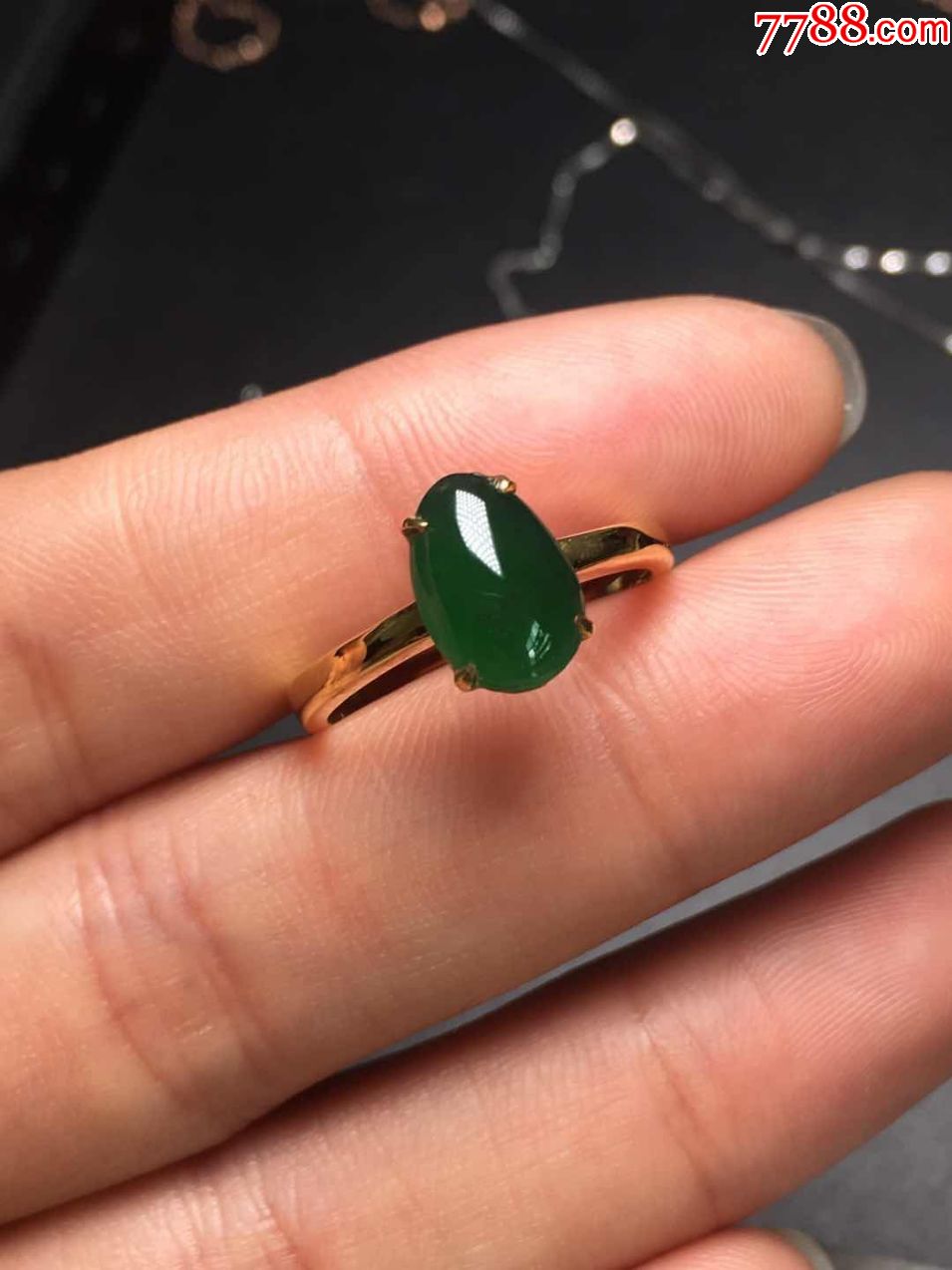 绿翡翠a货水滴形戒指(假一赔十)送证书