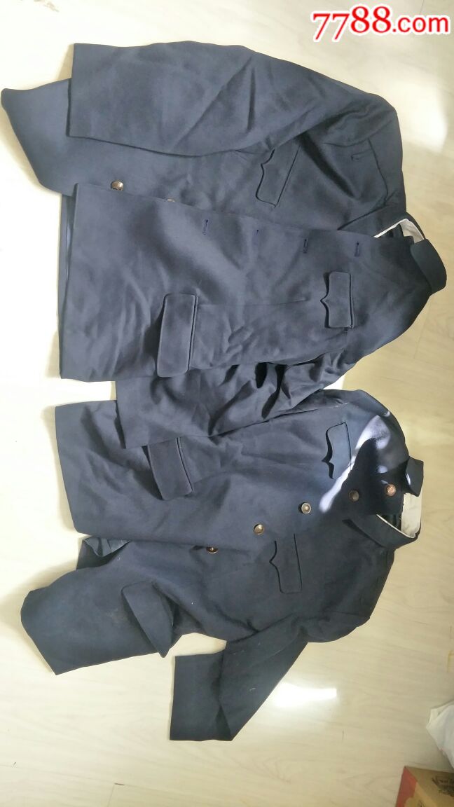 蓝色校毕上衣俩个,朋友订单勿拍