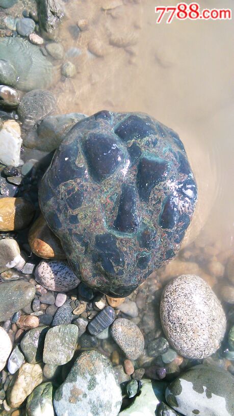 天山奇石巜优质蛇纹石》