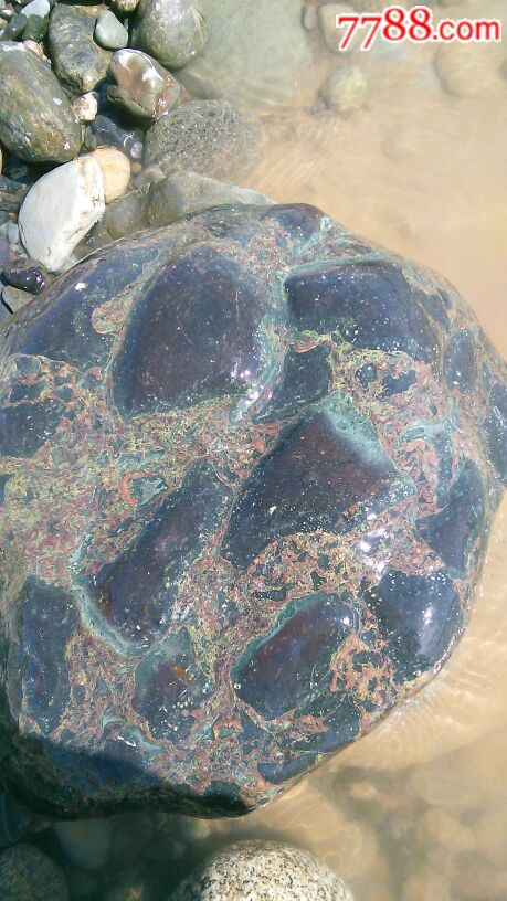 天山奇石巜优质蛇纹石》