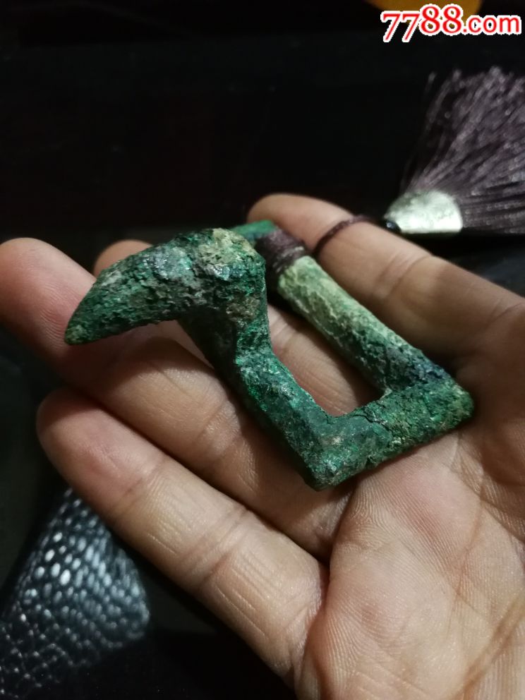 战汉青铜禽首方策