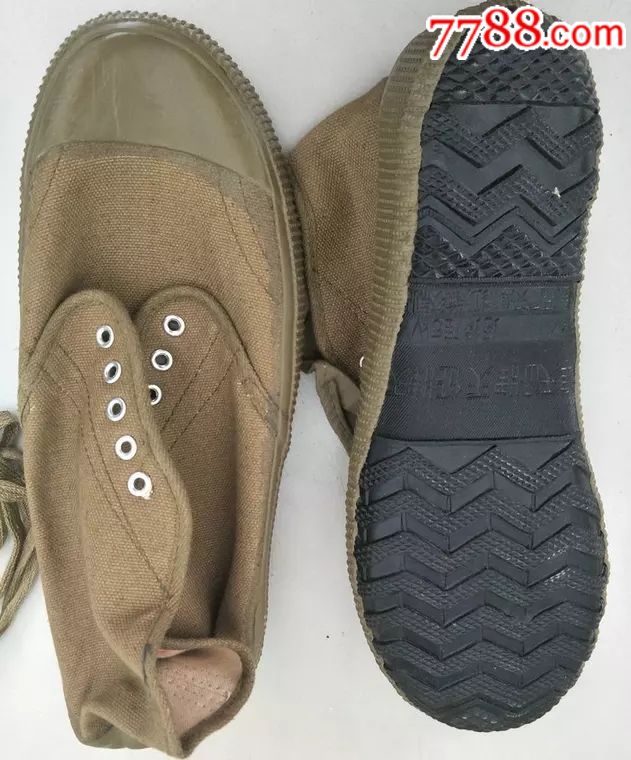 怀旧老库存90年代胶皮鞋解放鞋绝缘鞋天征牌道具收藏