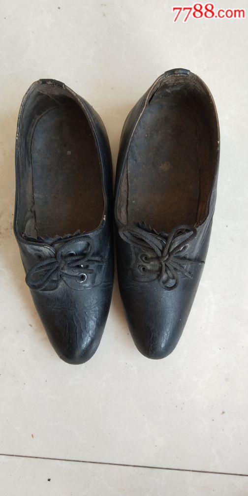 清代女士小脚皮鞋