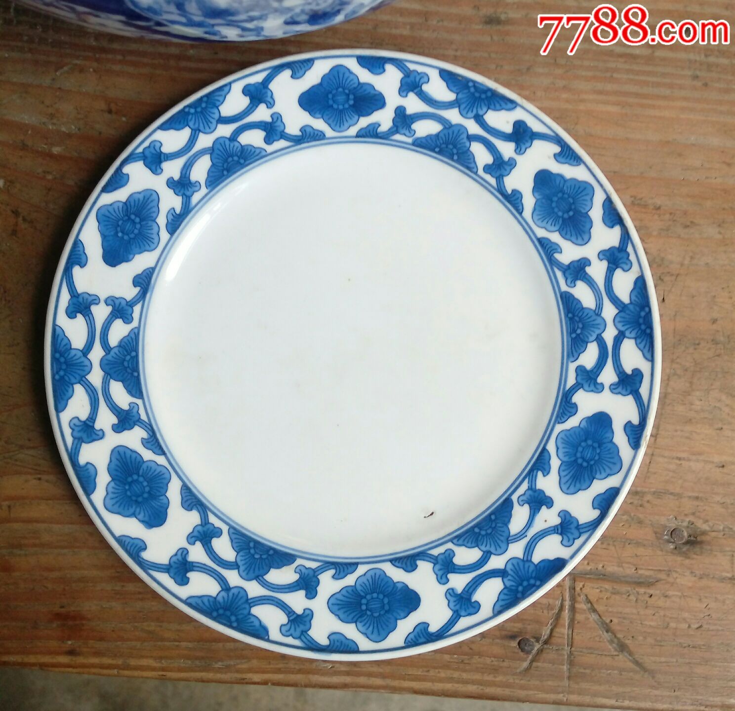 青花缠枝海棠纹盘