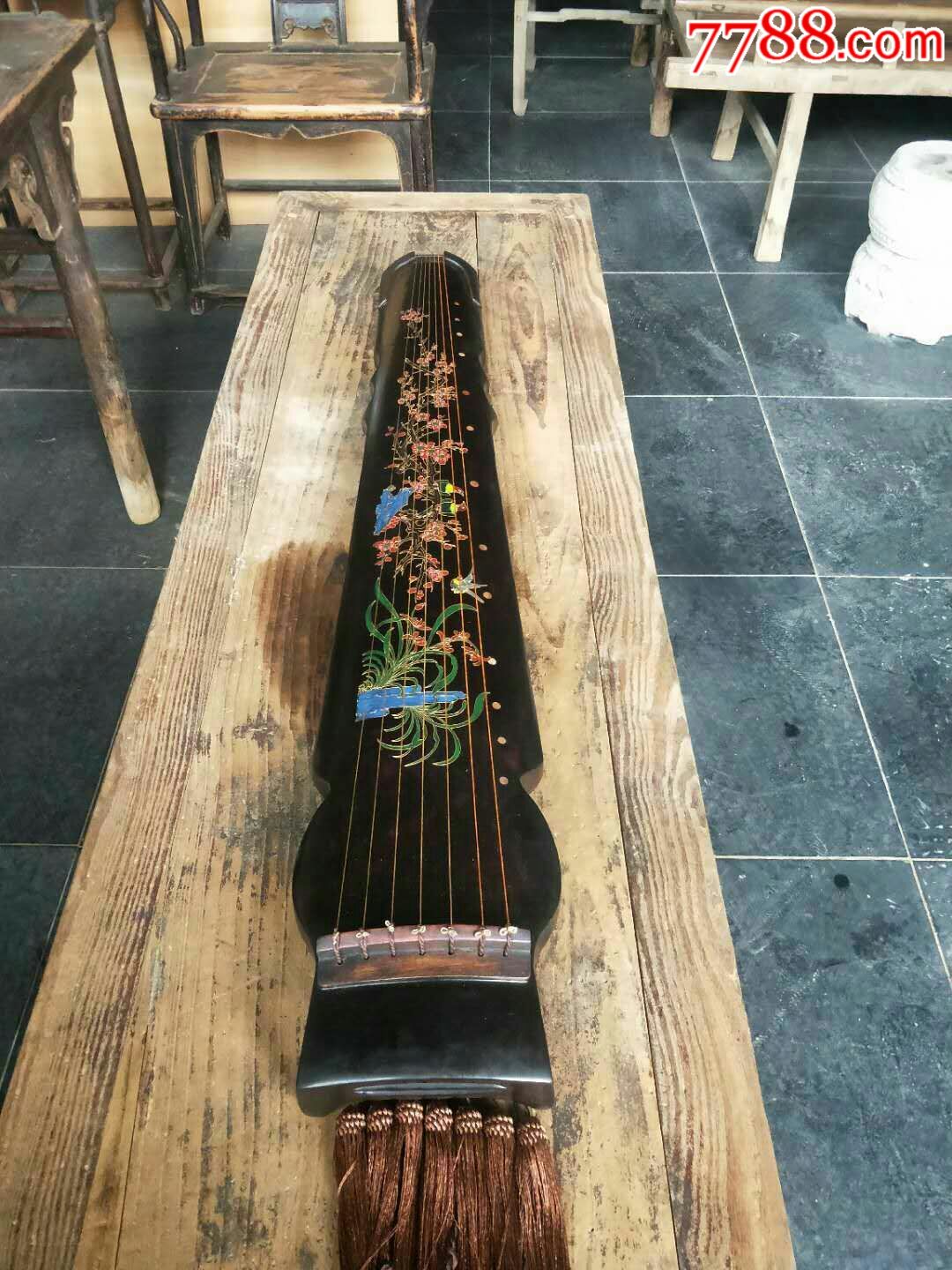 漂亮古琴,本琴是真正的大漆,质量好,声音悠长,古典.