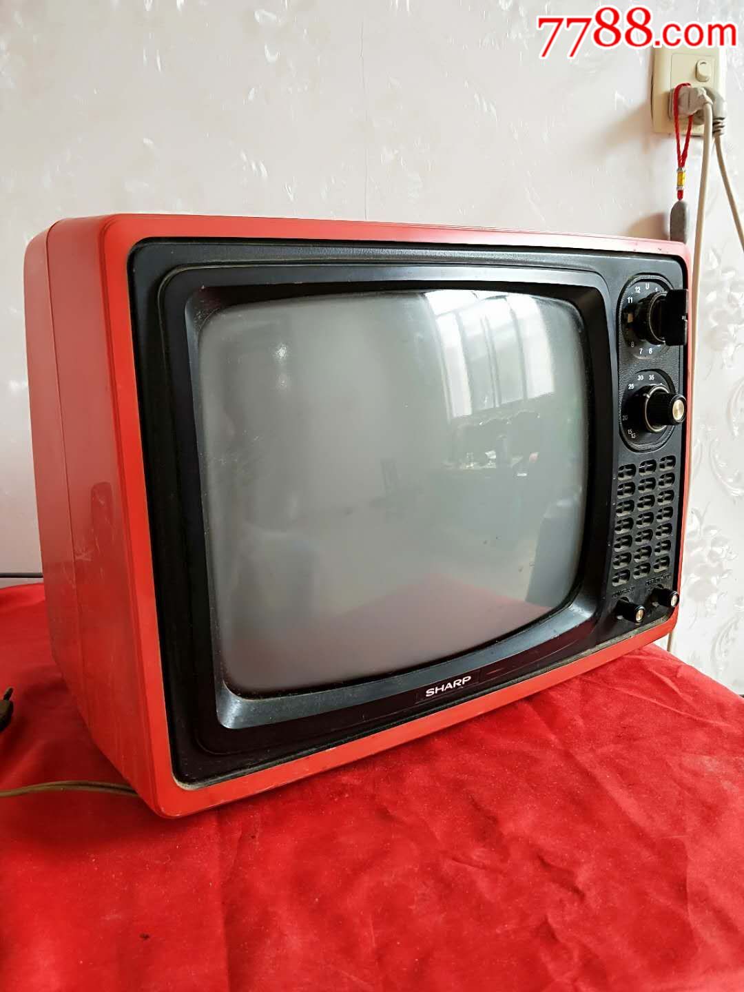 日本索尼12寸黑白电视机,时代特征明显,正常使用