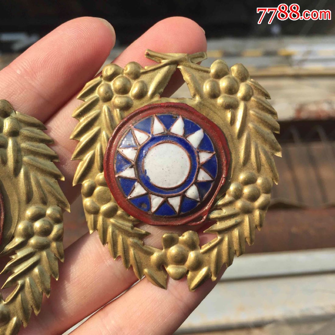 未流通的国民党帽徽