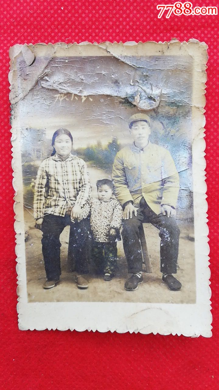 74年1月3日三口之家照相馆合影留念_老照片_钟祥古籍古玩店【7788收藏