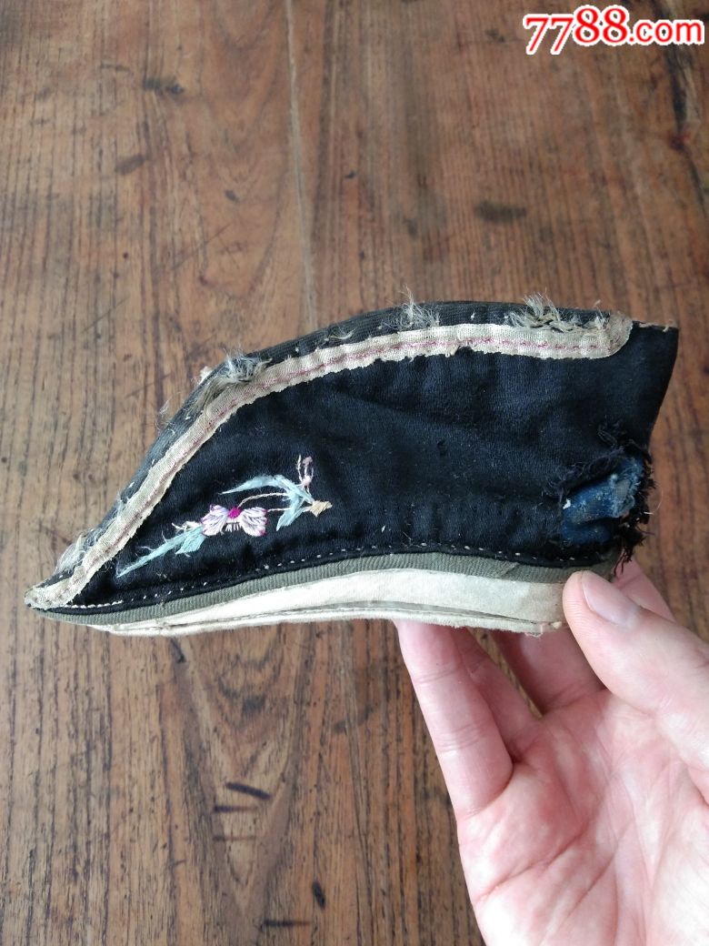 清代绣花鞋三寸金莲鞋