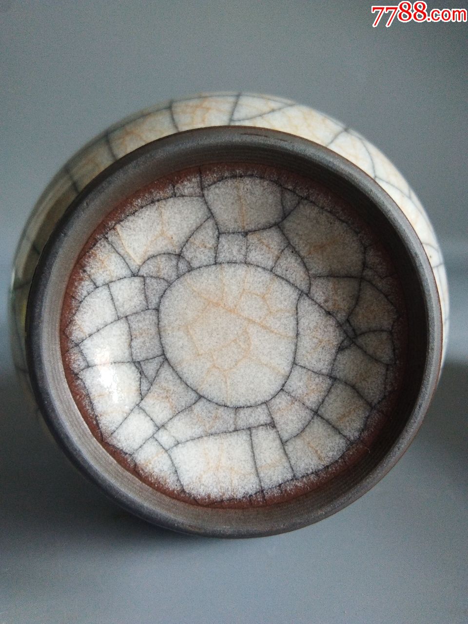 清代仿宋代哥窑瓶