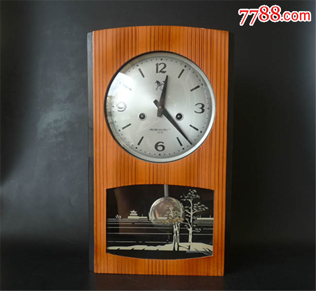 一九七九年青岛钟表厂生产骏马牌老挂钟一只