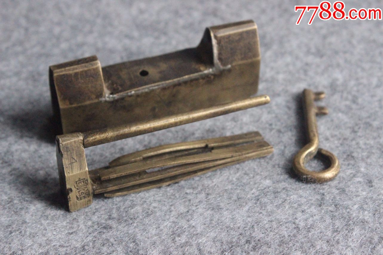清代老铜锁暗锁带钥匙开锁需要技巧带源顺款长7.6厘米zz.1076