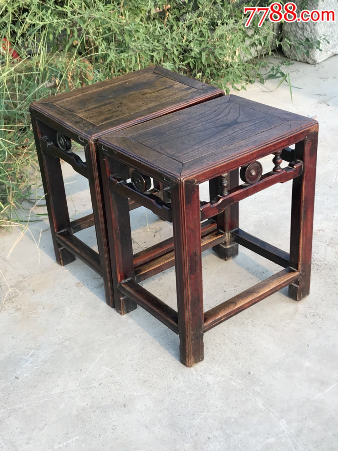 民国榉木方凳一对.做工精细,包浆浑厚,纹理清晰