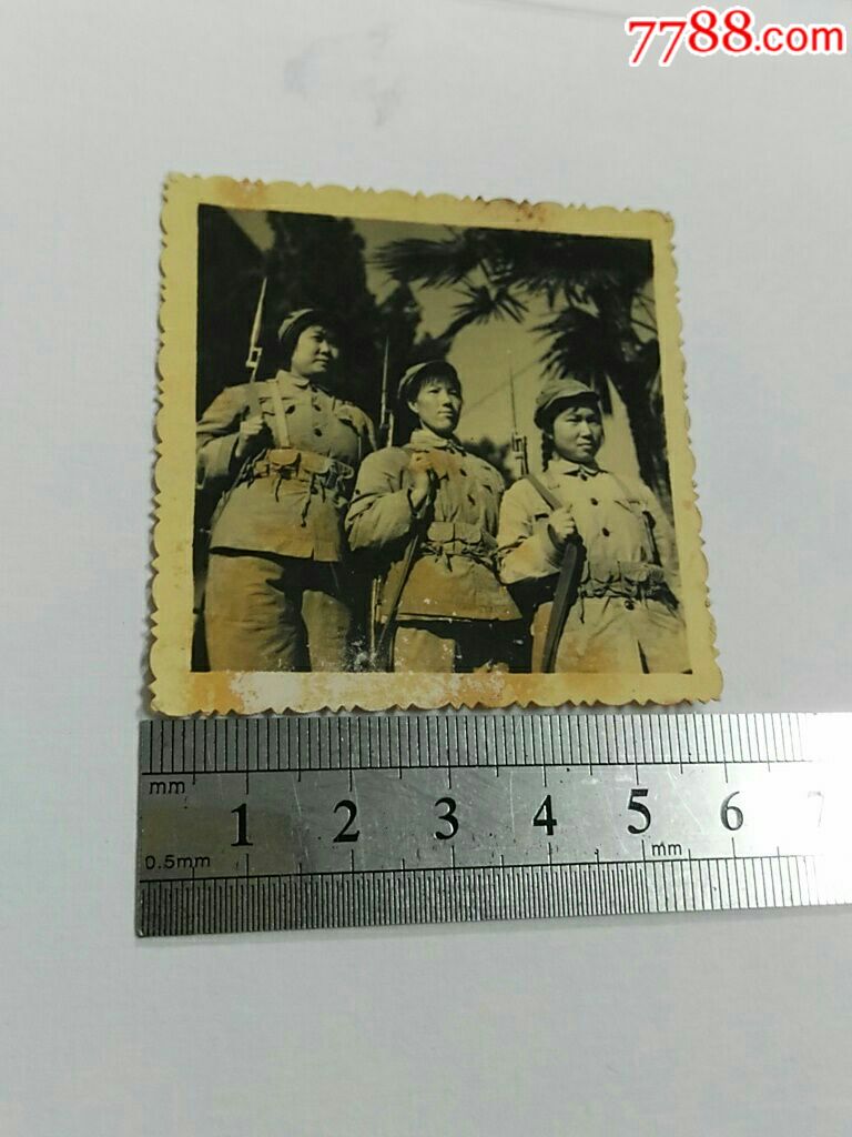 背枪三女民兵_价格15元_第1张_7788收藏__收藏热线