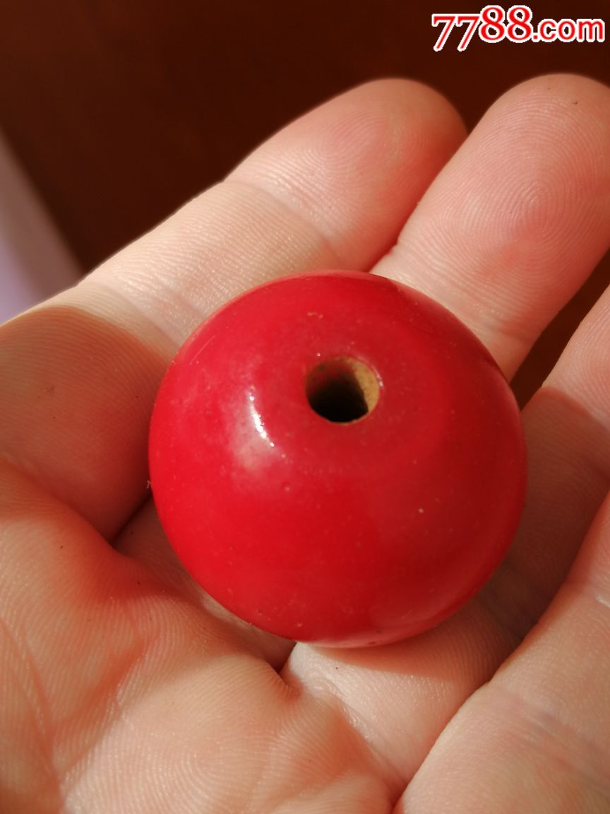 红色琉璃球
