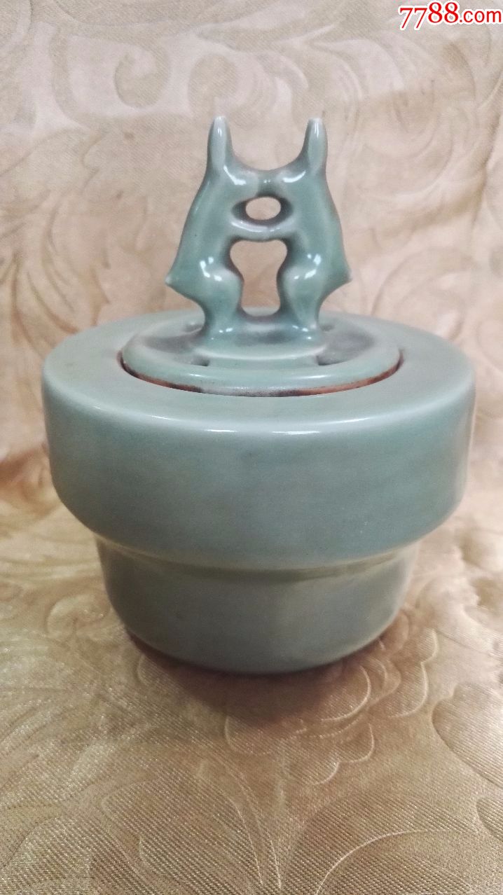 日本龙泉瓷双兔熏香炉