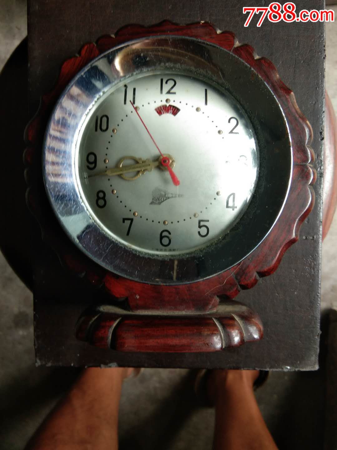 上海产火车头牌黄花梨闹钟