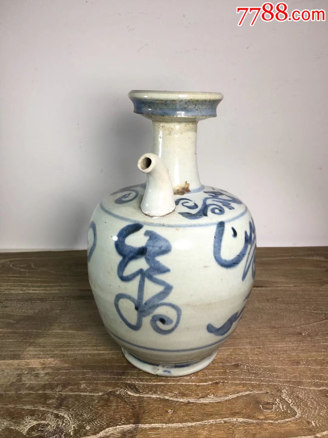 清代青花瓷福字大酒壶