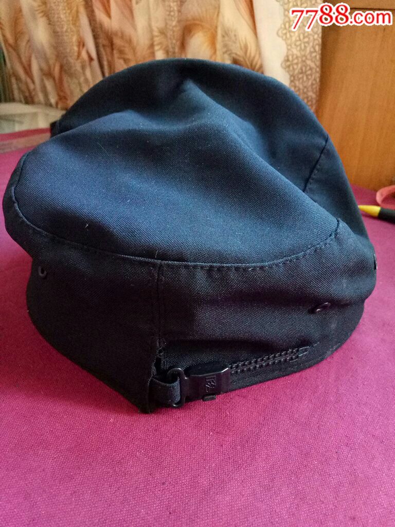 藏蓝色绣帽徽长檐帽一顶