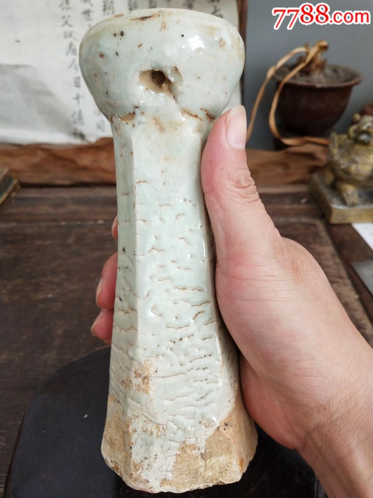 清青白瓷火炬形瓷柱