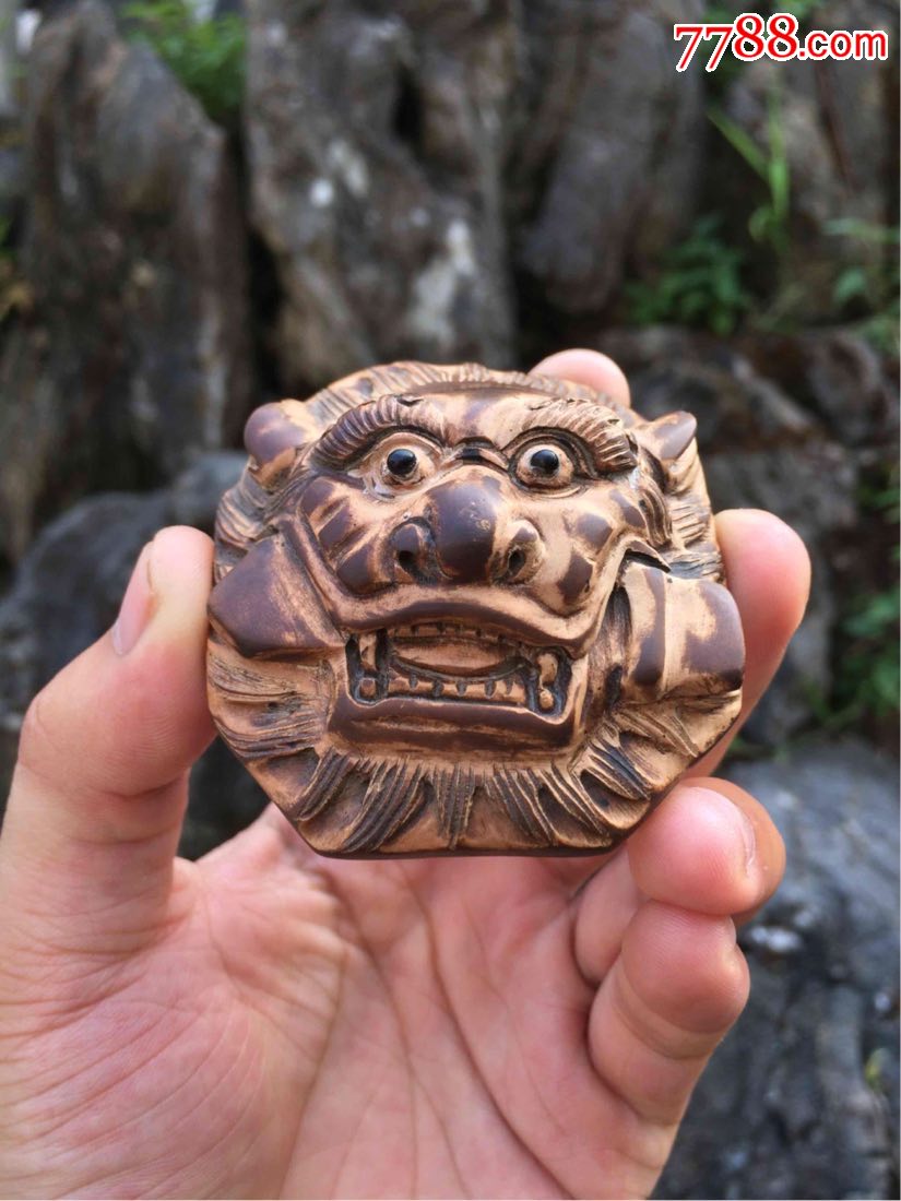 黄杨木虎咬剑吞口