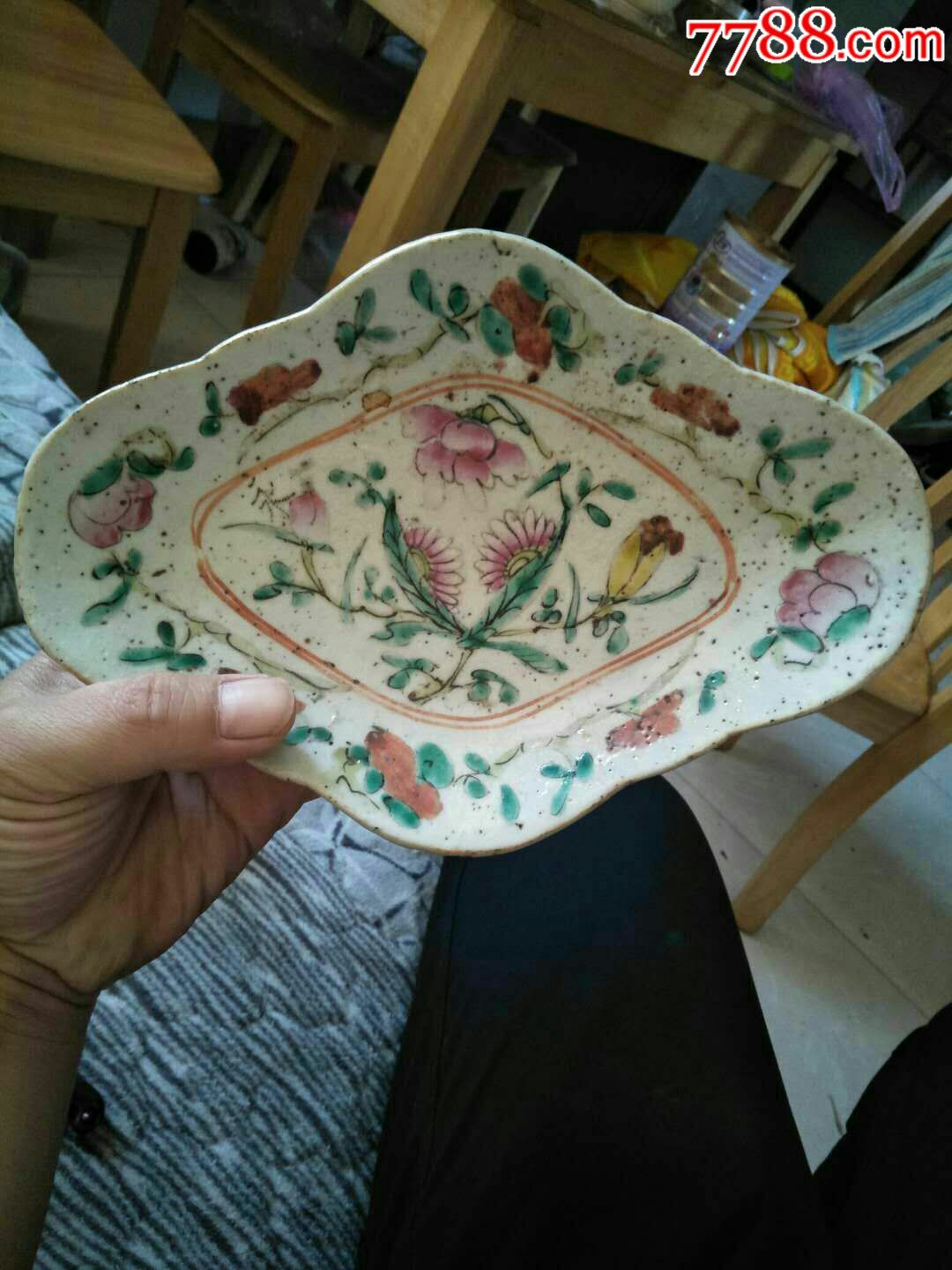 清同治粉彩海棠盘