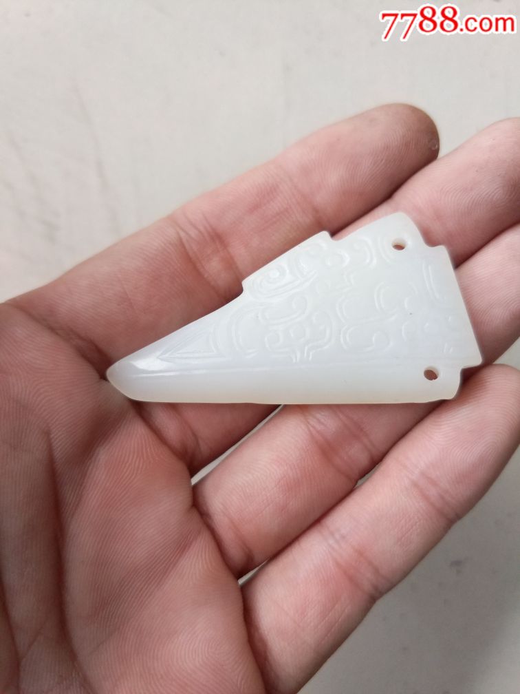 一块没看懂的白玉三角形挂件