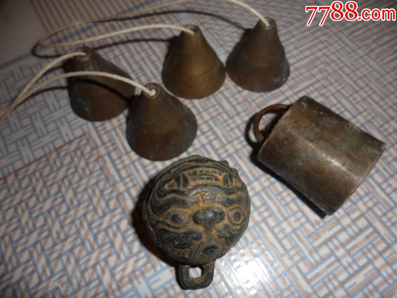 民国老铜铃一些