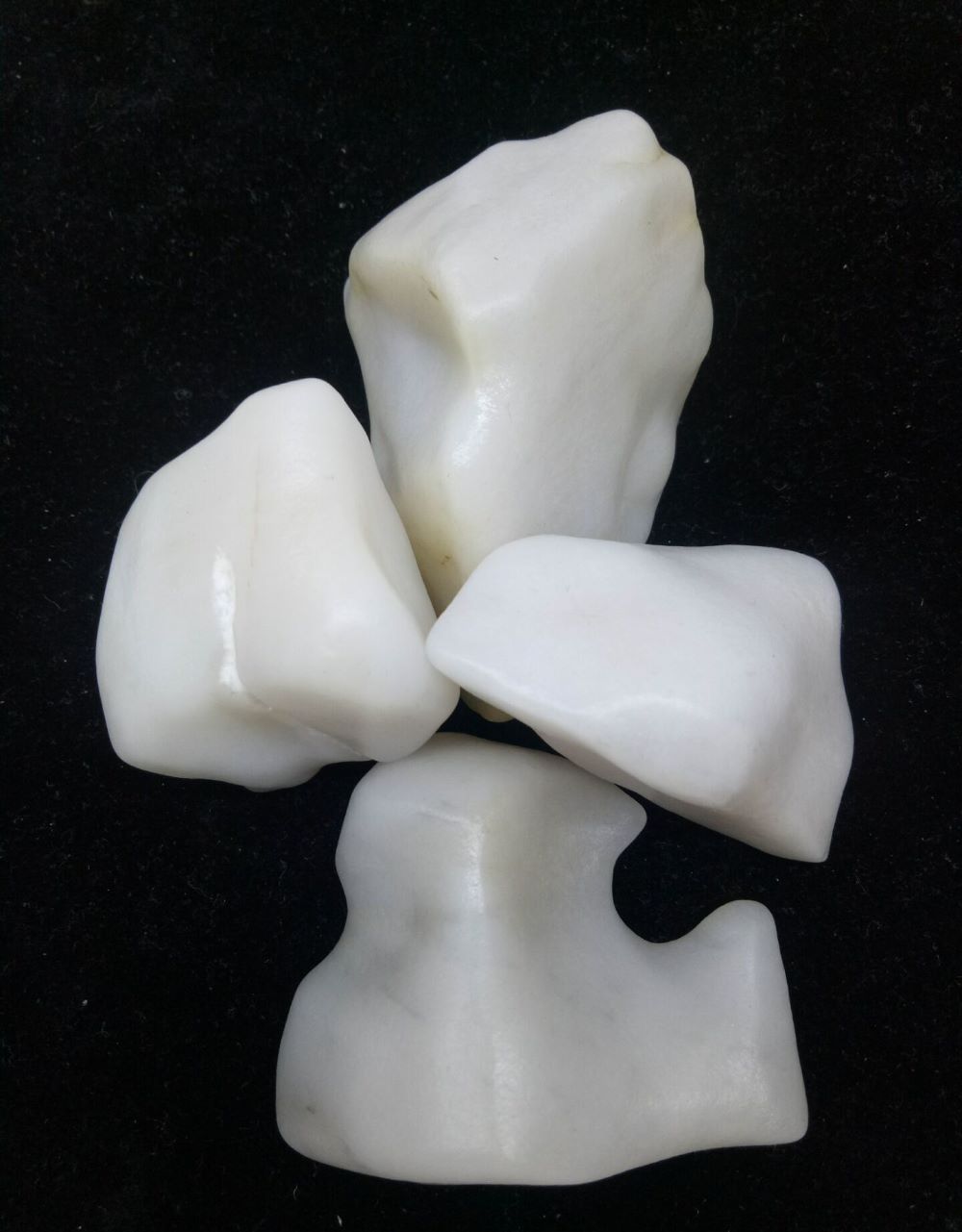 550克天然戈壁石英岩玉4块.