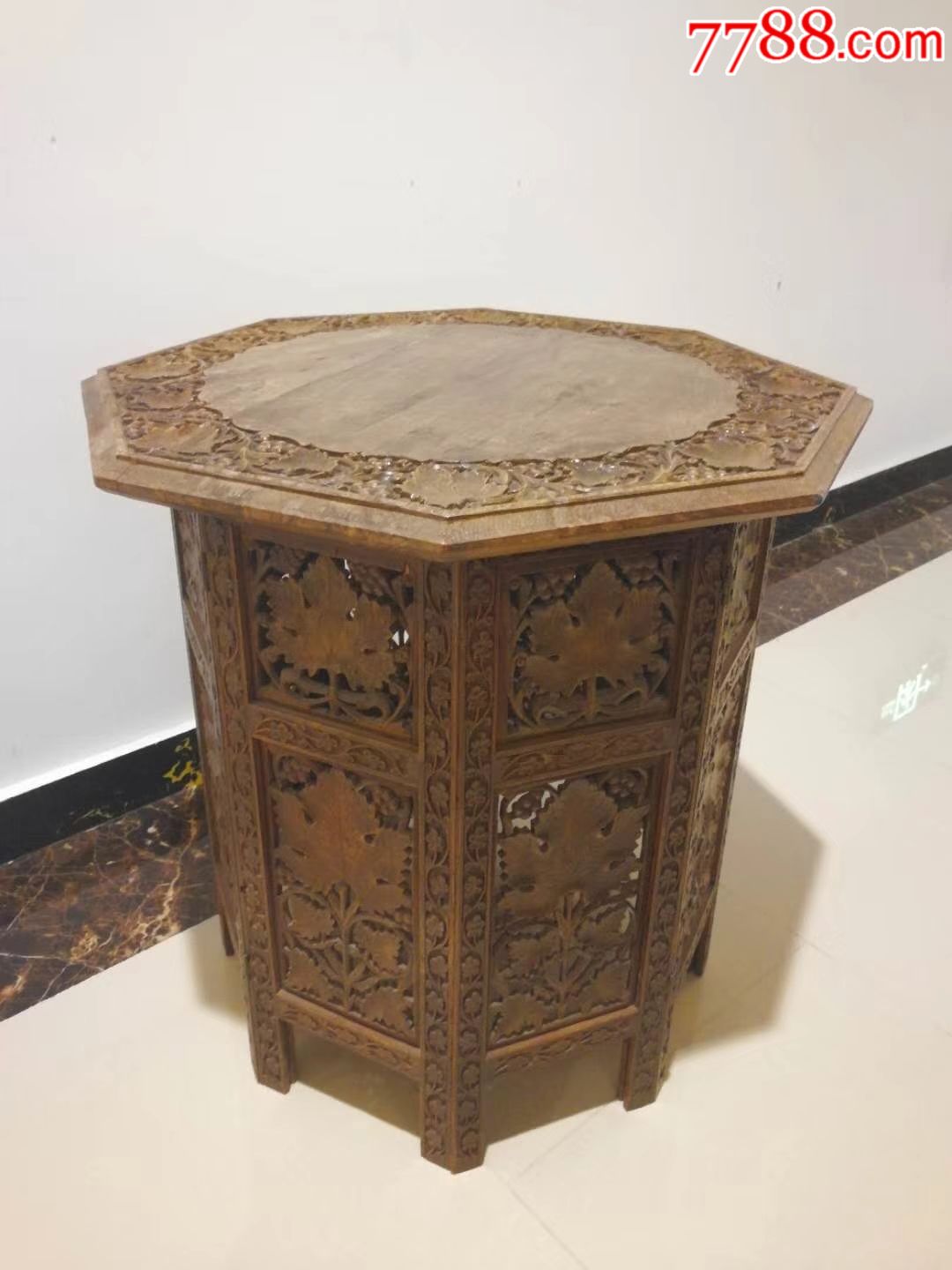 纯手工的木雕茶几