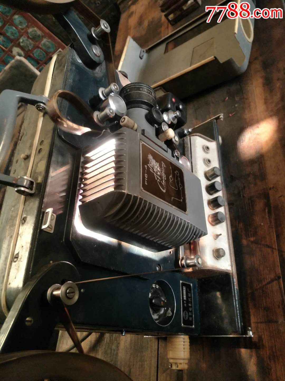 江苏南京产老长江牌16毫米电影放映机品相一流且声音响亮图像清晰无影