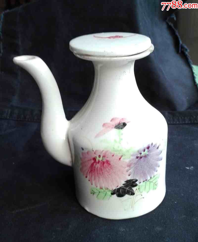 五十年代.手工描绘三彩缠枝福寿花卉酒壶高13厘米