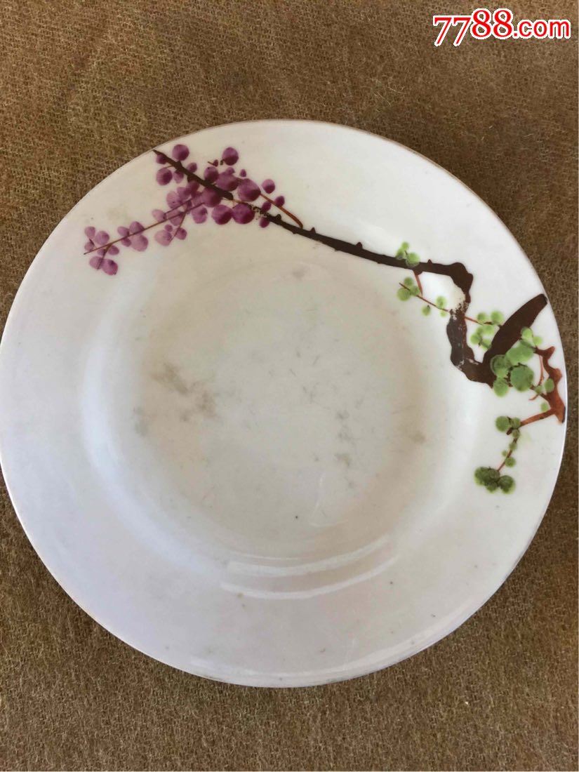 手绘梅花瓷盘