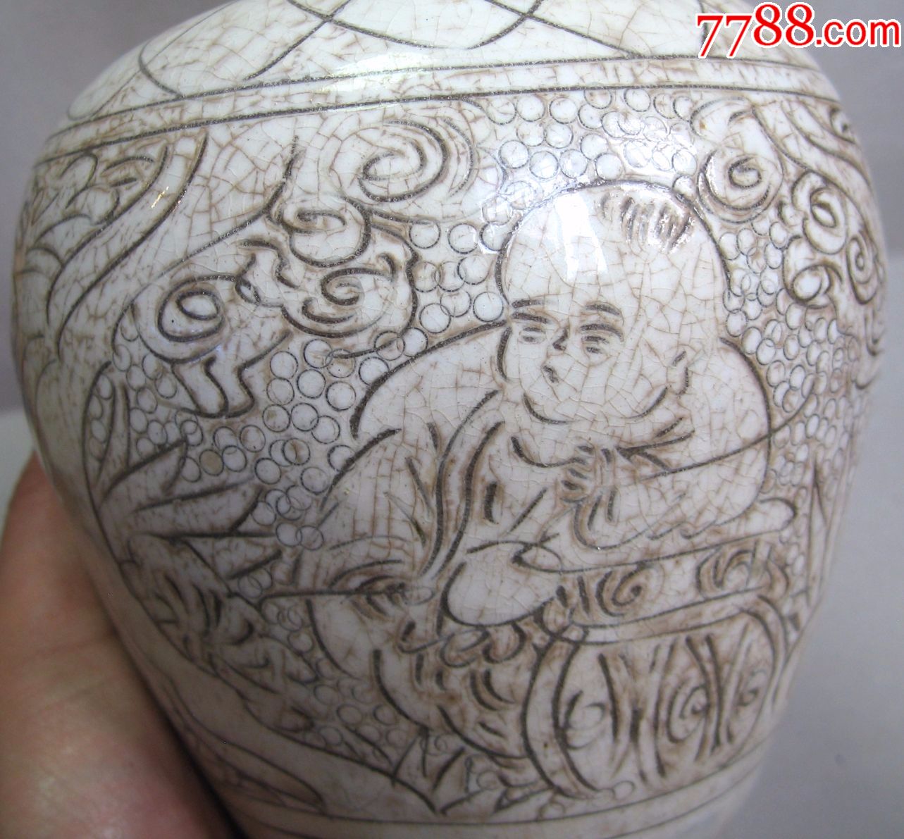 金元白釉珍珠地婴戏纹莱菔瓶