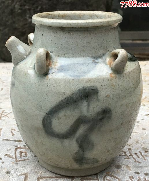 中国清時代 青花　壺高さ18cm 縁にニュー、側面に直しがあります。A111 中国清時代 青花 壺高さ18cm 縁にニュー、側面に直しがあります