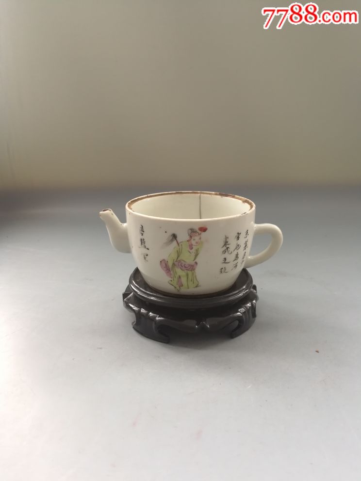清末粉彩无双谱小壶